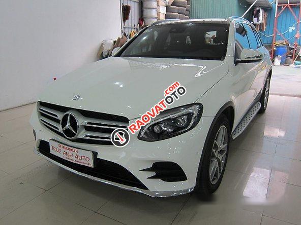 Bán Mercedes GLC300 năm 2017, màu trắng-1