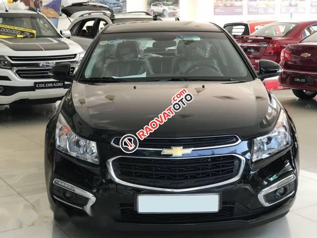 Cần bán xe Chevrolet Cruze đời 2017, màu đen, giá 589tr-4