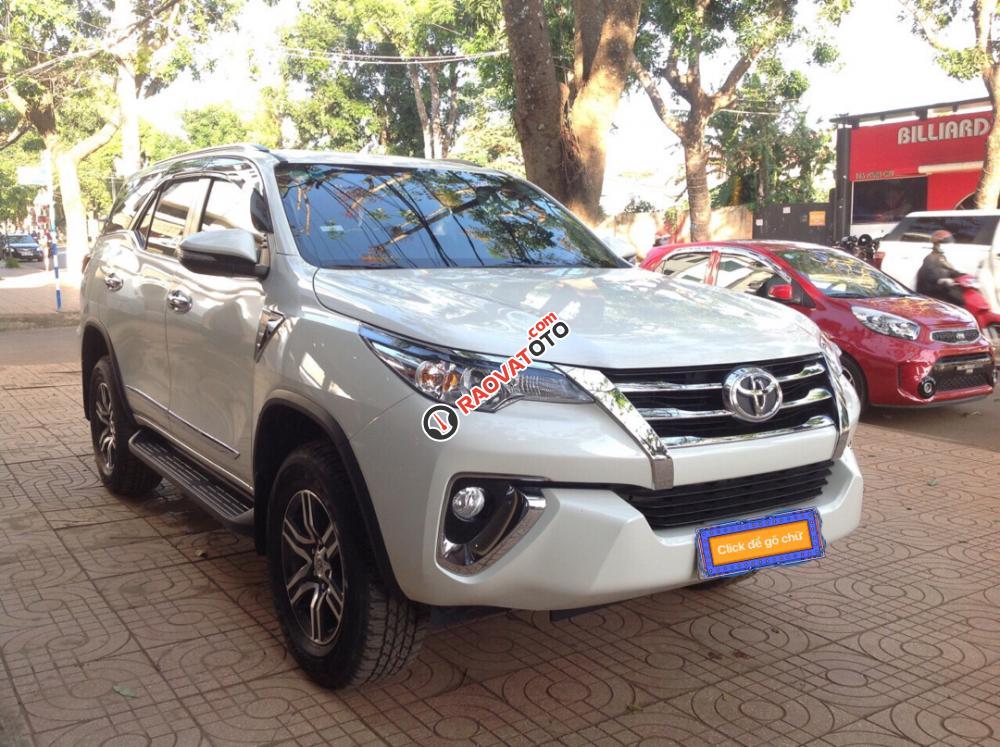 Cần bán lại xe Toyota Fortuner đời model 2017 màu trắng, nhập khẩu nguyên chiếc-1