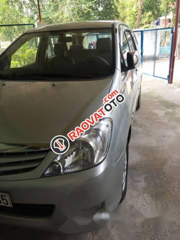 Bán Toyota Innova đời 2010, màu bạc-0