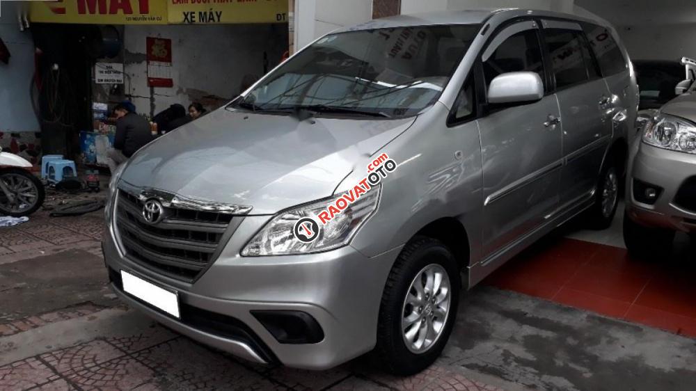 Bán Toyota Innova 2.0E đời 2010, màu bạc như mới, giá 472tr-3