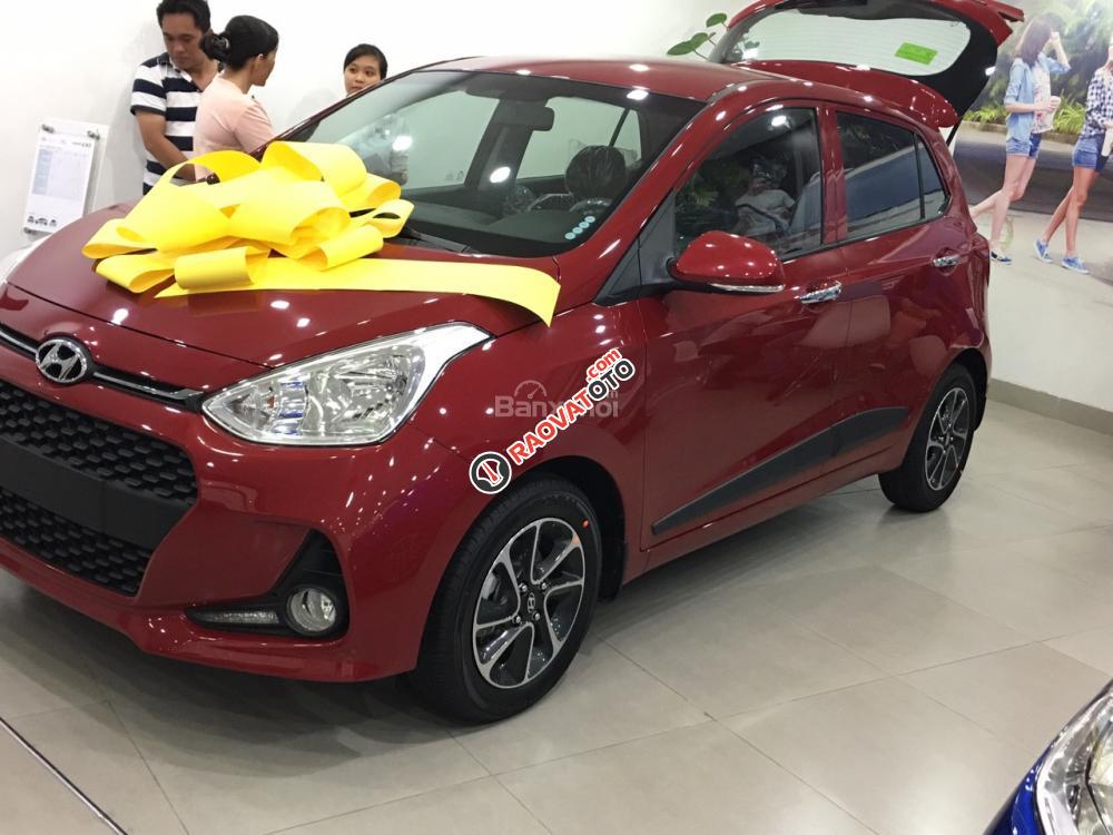 Trả góp 5 triệu 6 hàng tháng, lấy xe Hyundai I10 bản 1.0 MT base, màu đỏ. LH Hương: 0902.608.293-6