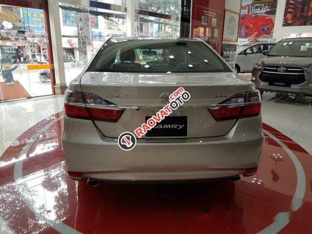 Bán Toyota Camry 2.5Q đời 2017, màu vàng-1