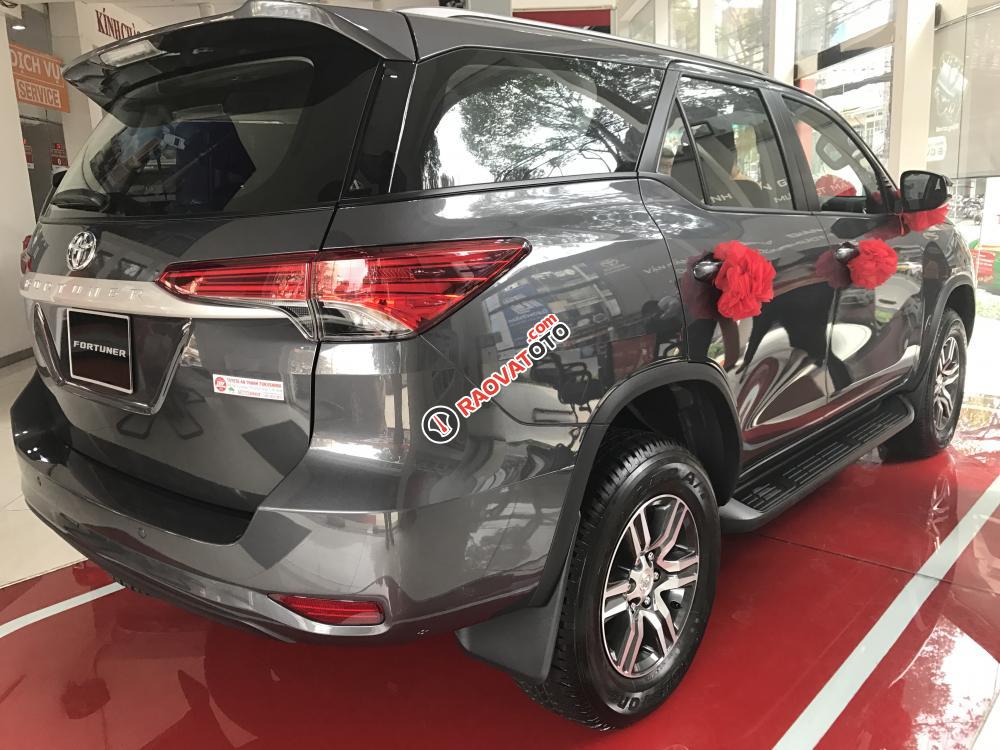 Bán xe Toyota Fortuner 2.4G đời 2017, màu xám (ghi), xe nhập-1