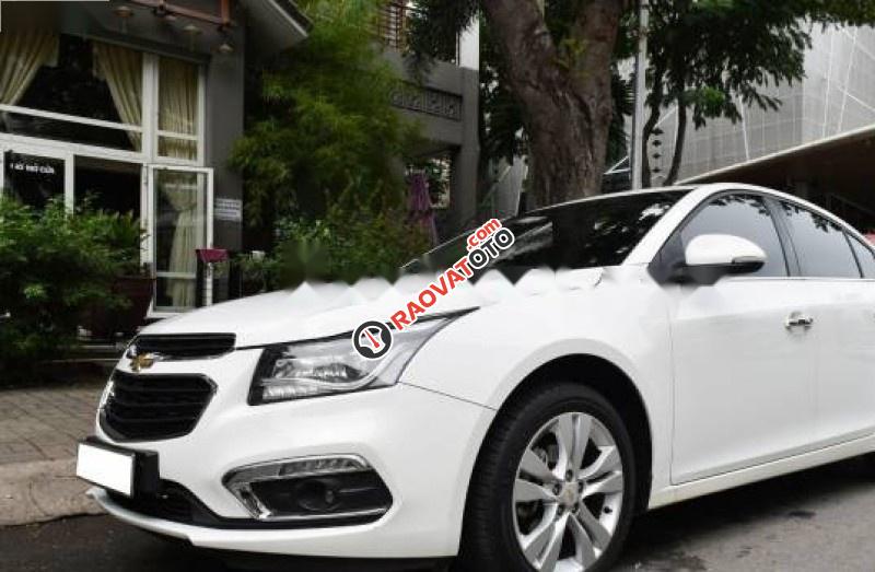 Cần bán lại xe Chevrolet Cruze LTZ 1.8 AT đời 2016, màu trắng xe gia đình, giá 520tr-0