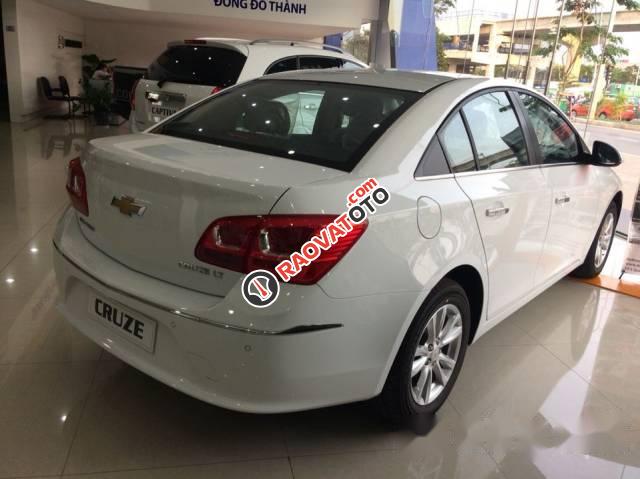 Bán Chevrolet Cruze đời 2017, màu trắng, giá tốt-4