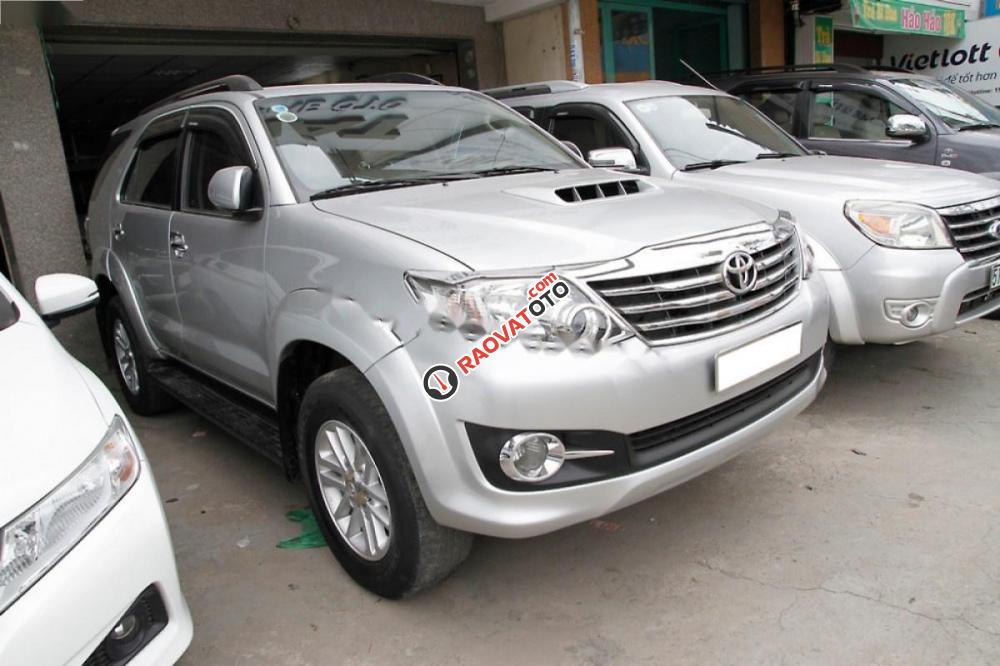 Bán Toyota Fortuner 2.7V 4x2 năm 2013, màu bạc  -0