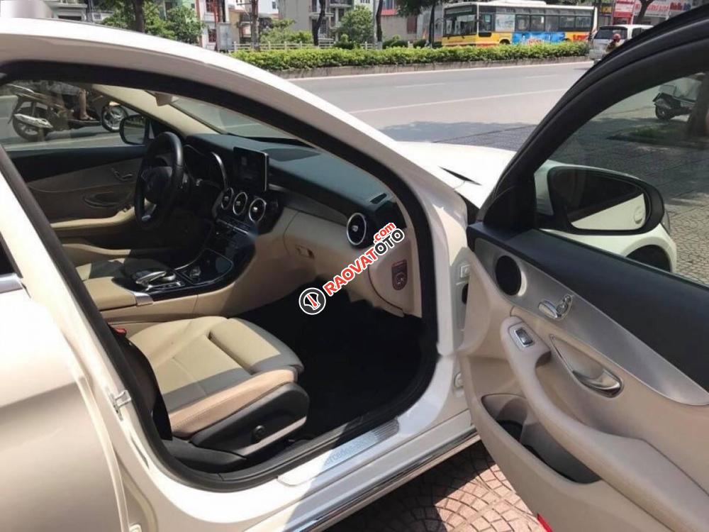 Bán Mercedes C200 sản xuất 2016, màu trắng-5