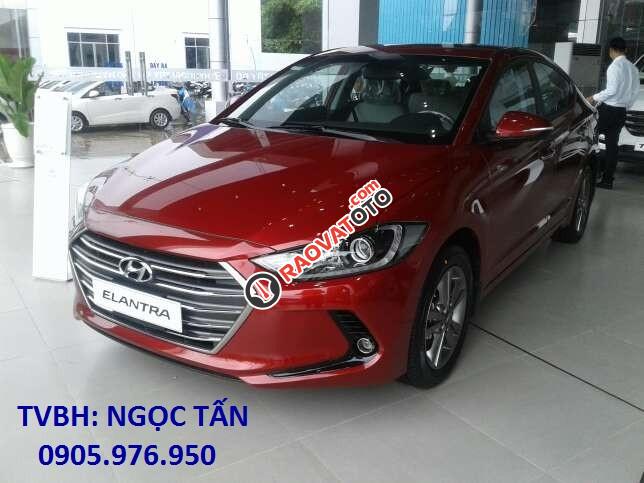 Bán ô tô Hyundai Elantra đời 2018 1.6AT, màu đỏ. Liên hệ hotline: 0905.976.950-1