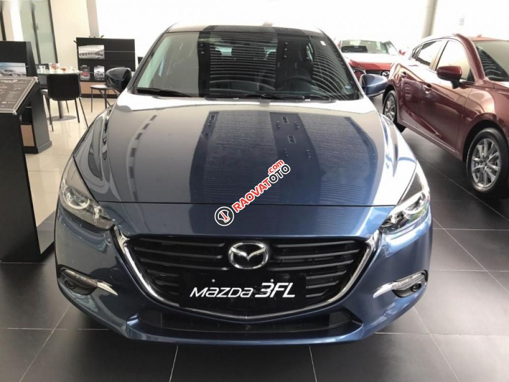 Cần bán Mazda 3 1.5L Facelift đời 2017, màu xanh-9