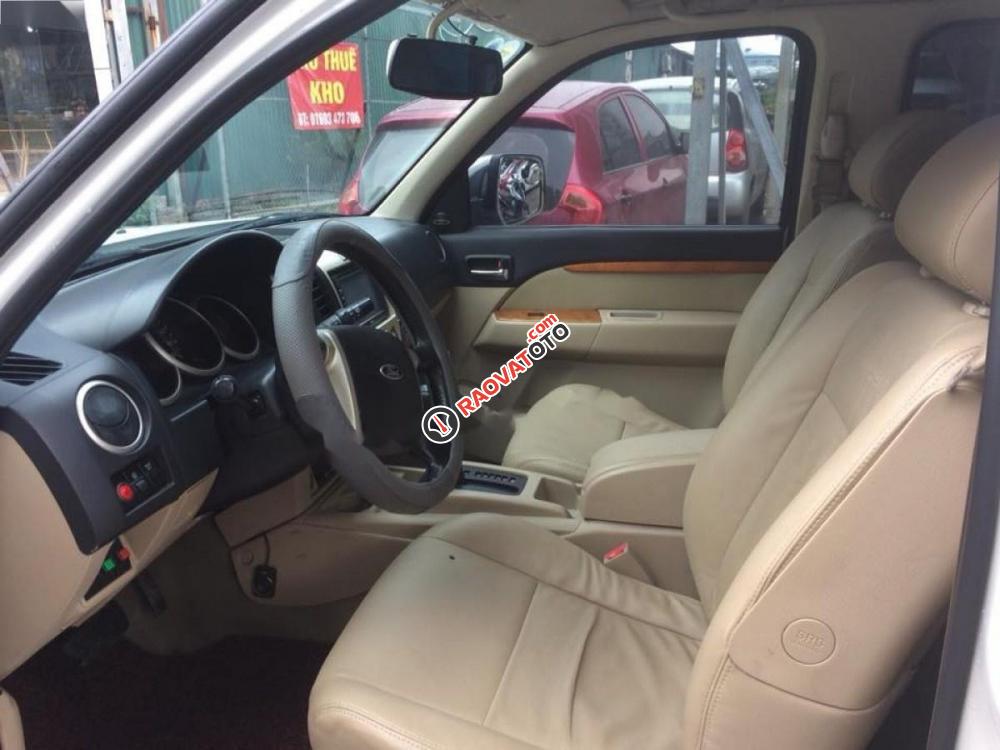 Cần bán gấp Ford Everest 2.5L 4x2 AT đời 2011, màu trắng số tự động-8