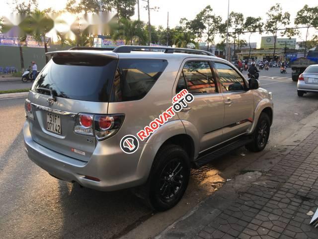 Cần bán lại xe Toyota Fortuner G đời 2015 số sàn-3