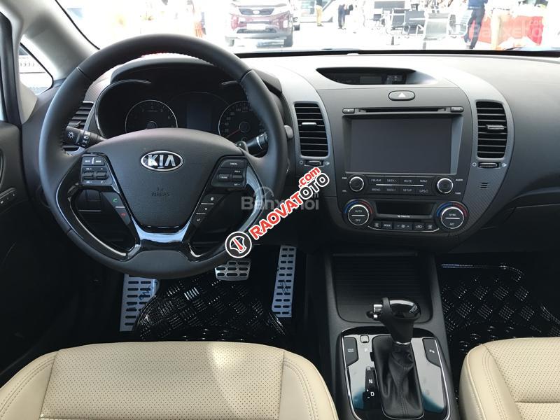 Bán xe Kia Cerato 2.0AT đời 2017, màu trắng, giá tốt, vay 90%-4