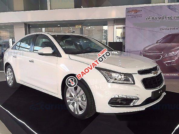 Bán xe Chevrolet Cruze đời 2017, màu trắng, giá tốt-1