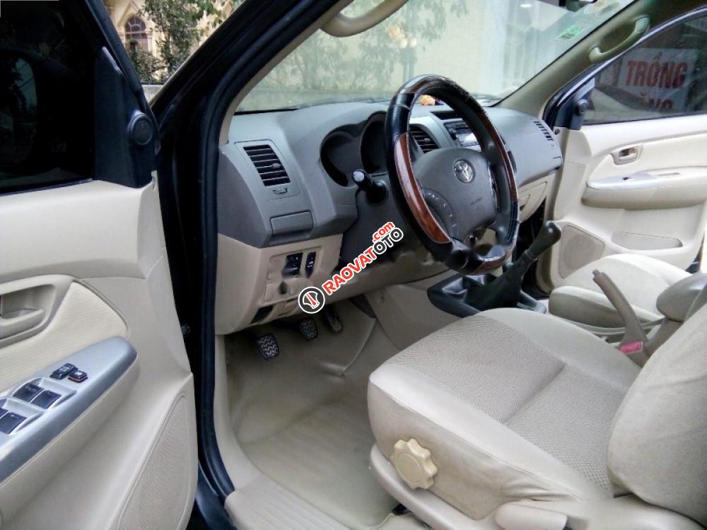 Cần bán Toyota Hilux 3.0G 4x4 MT đời 2011, màu đen, nhập khẩu chính chủ, giá tốt-2