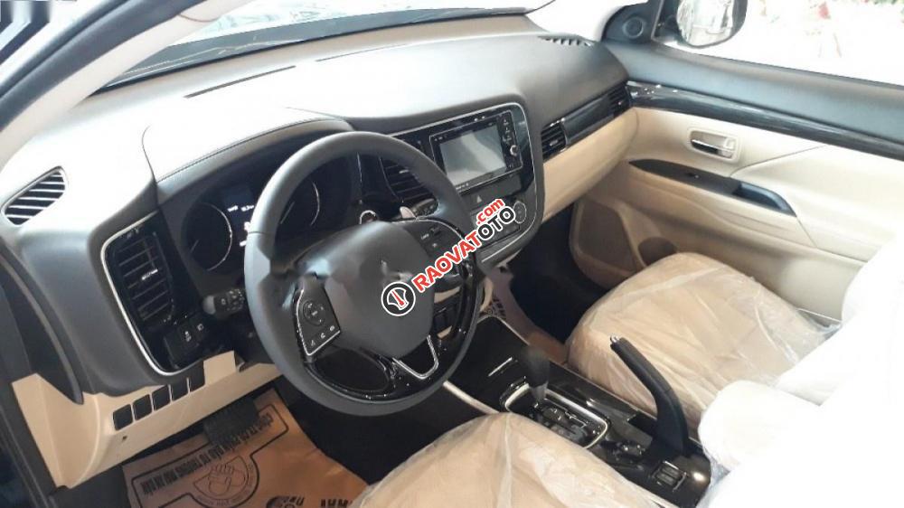 Cần bán xe Mitsubishi Outlander đời 2017, màu đen, nhập khẩu-1