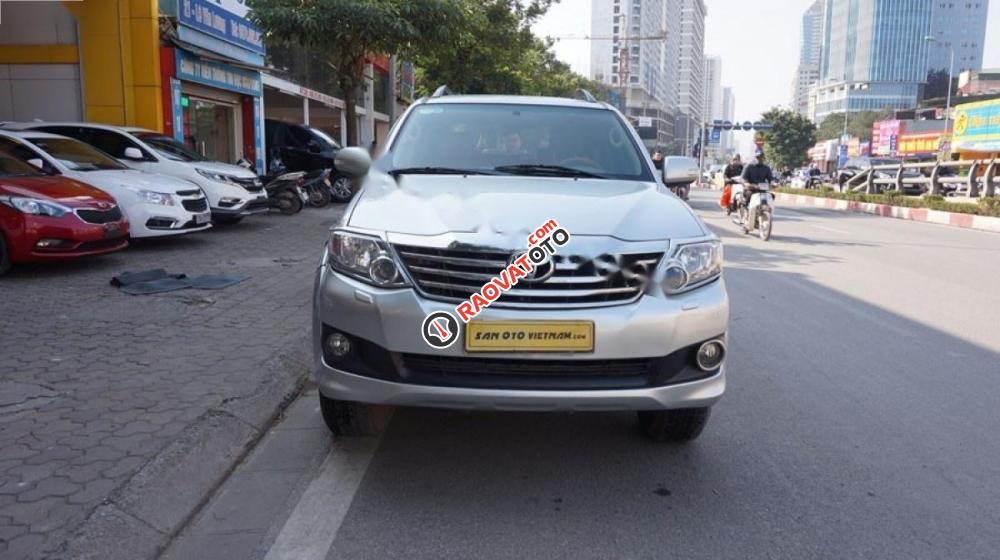 Bán Toyota Fortuner V đời 2013, màu bạc số tự động-1