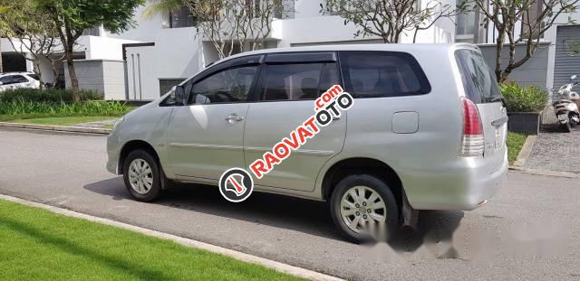 Bán Toyota Innova G đời 2011, màu bạc-2