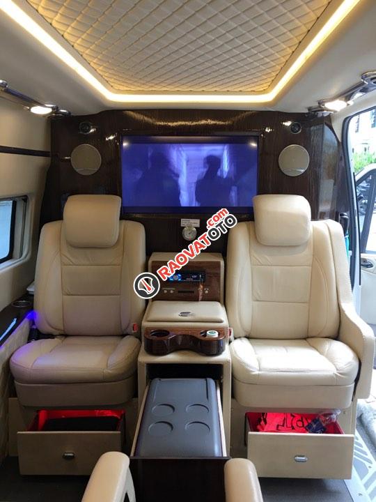 Cần bán xe Ford Transit tân trang Limousine đời 2015, màu ghi vàng, giá chỉ 900 triệu-1