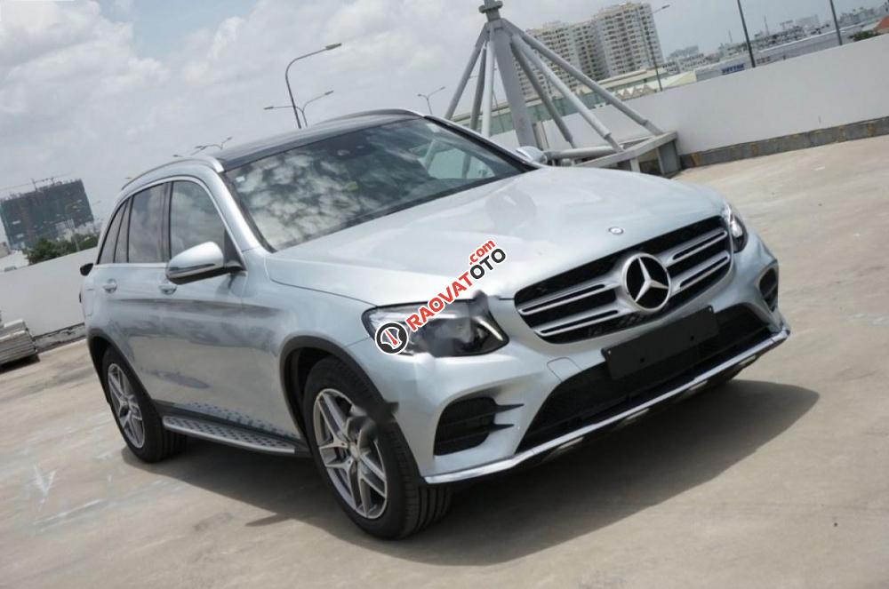 Cần bán xe Mercedes GLC 300 4Matic năm 2017, màu bạc-2