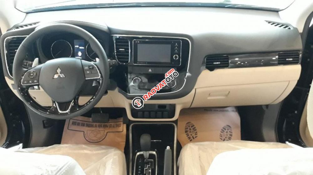 Cần bán xe Mitsubishi Outlander đời 2017, màu đen, nhập khẩu-2