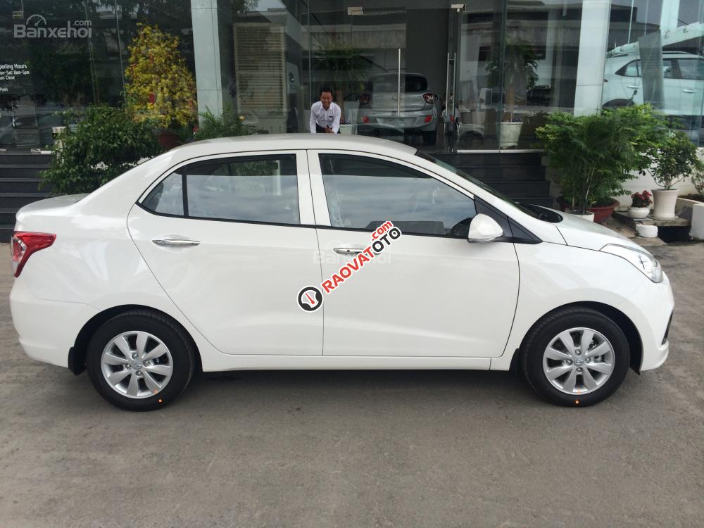 Bán xe Hyundai Grand i10 1.2MT Sedan nhập khẩu sản xuất 2017 màu trắng, giá tốt nhất thị trường - LH: 090.467.5566-2