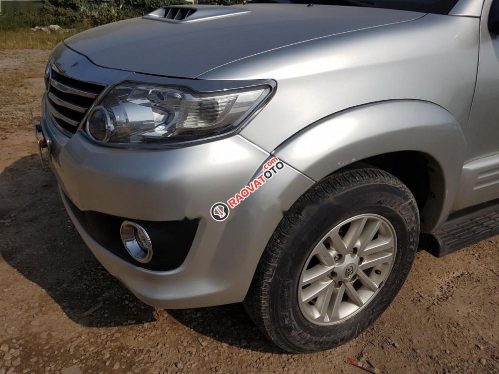 Cần bán xe Toyota Fortuner sản xuất 2012, màu bạc chính chủ-5