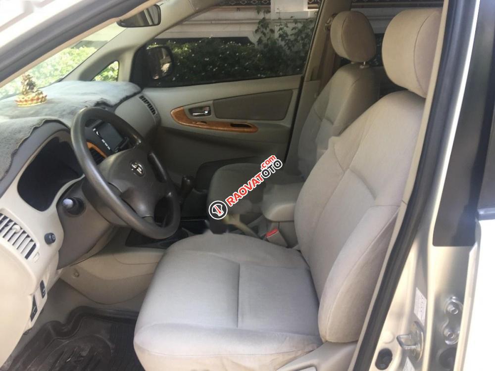 Cần bán Toyota Innova G sản xuất 2010, màu bạc, giá chỉ 448 triệu-3