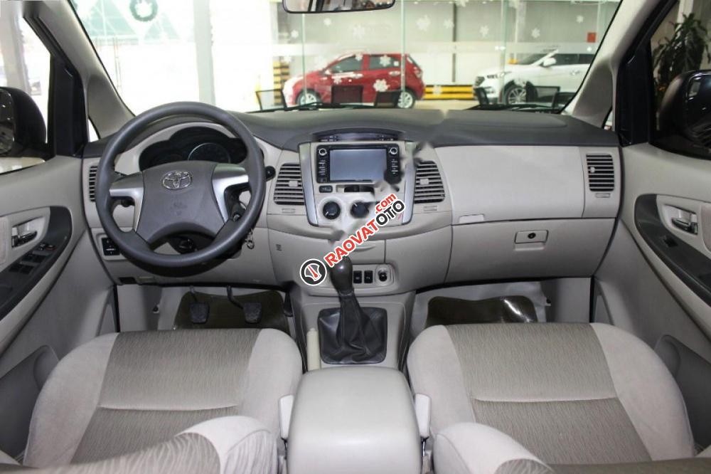 Bán Toyota Innova 2.0E MT đời 2016, màu bạc số sàn-7