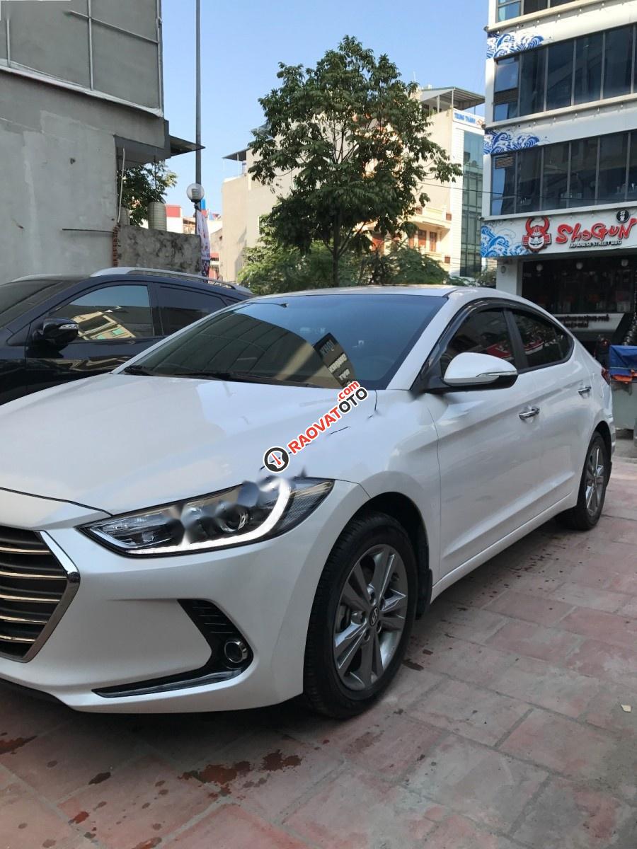 Bán xe Hyundai Elantra 1.6AT năm 2016, màu trắng, giá 622tr-1