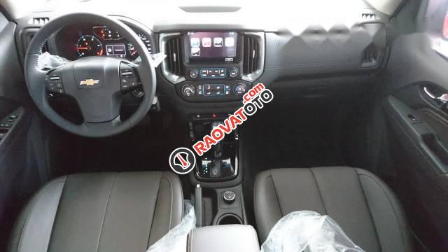 Bán Chevrolet Colorado đời 2017, màu trắng, giá 619tr-4