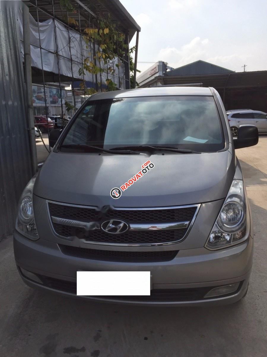 Cần bán xe Hyundai Grand Starex 2.5 MT 2010, màu bạc, nhập khẩu Hàn Quốc số sàn-1