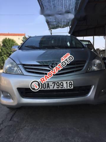 Cần bán Toyota Innova G đời 2009, màu bạc-0