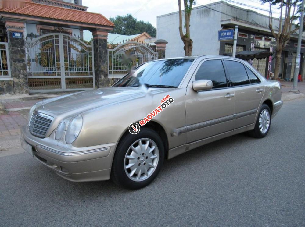 Bán xe Mercedes E240 AT 2000, màu vàng cát-5