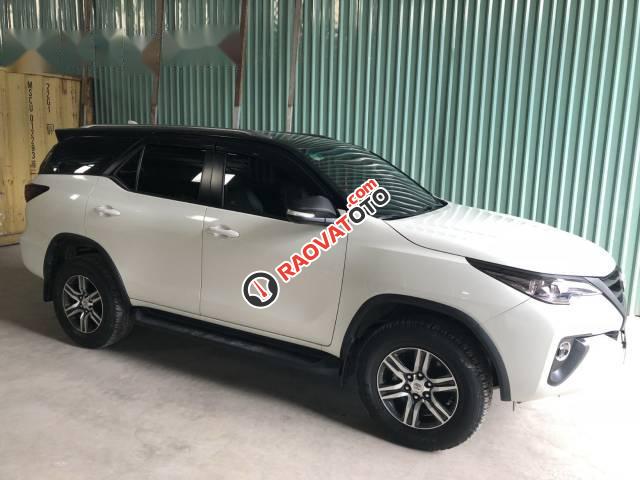 Cần bán gấp Toyota Fortuner sản xuất 2017, màu trắng chính chủ-1