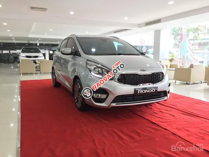 Cần bán xe Kia Rondo GAT đời 2017 giao xe ngay-3