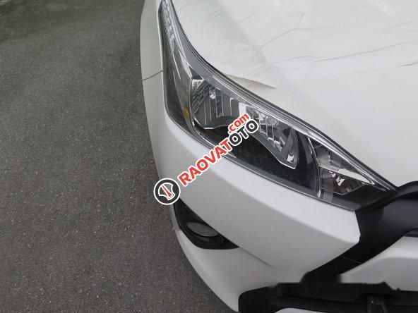 Cần bán xe Toyota Yaris đời 2017, màu trắng-1