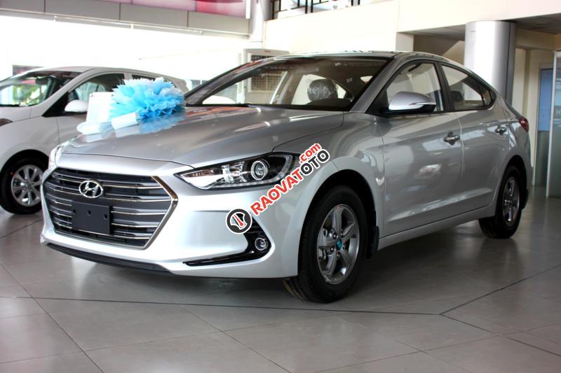 Bán xe mới Hyundai Elantra bản 1.6 MT, màu bạc, đời 2017. Hỗ trợ trả góp 85%, LH Hương 0902.608.293-1