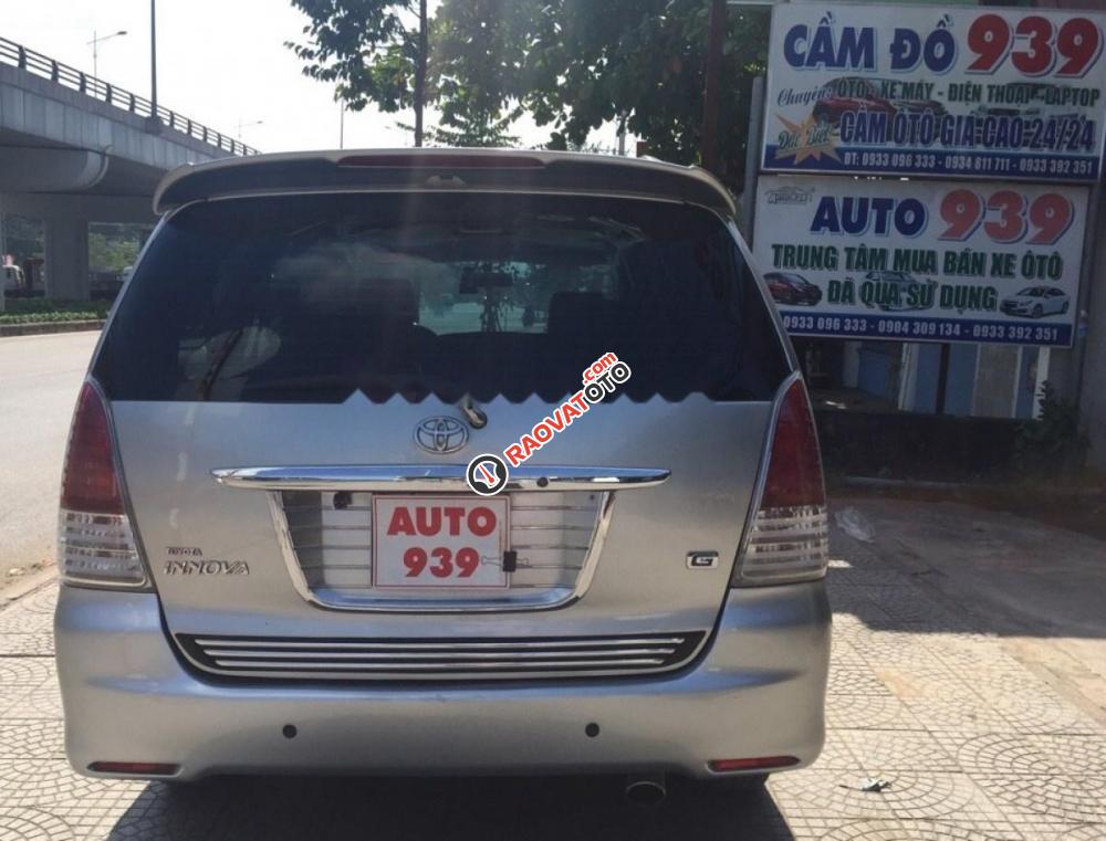 Bán xe Toyota Innova 2.0G đời 2011, màu bạc, giá tốt-9