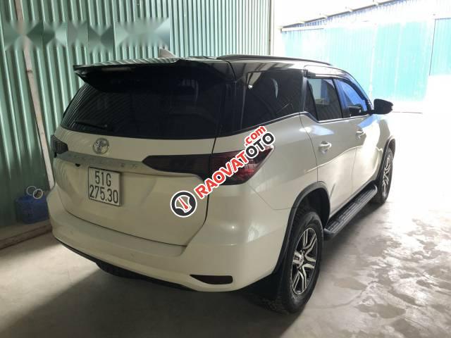 Cần bán gấp Toyota Fortuner sản xuất 2017, màu trắng chính chủ-2