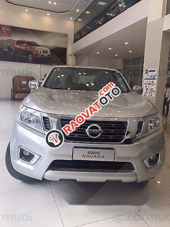 Bán xe Nissan Navara EL 2017, màu bạc-0