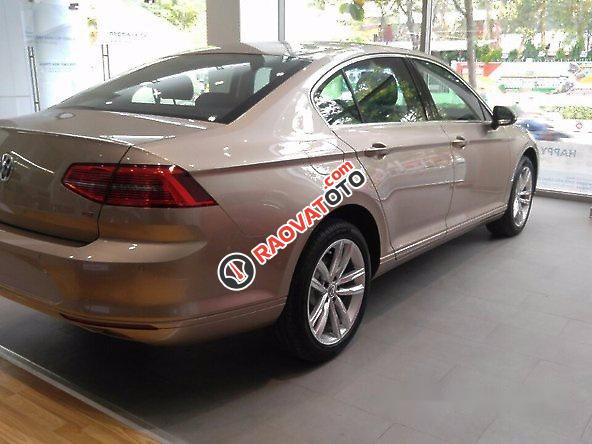 Bán xe Volkswagen Passat GP đời 2016, màu vàng-1