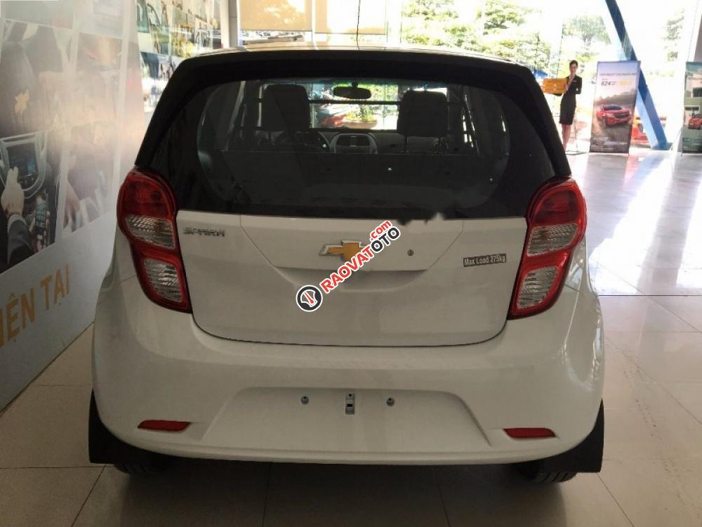 Bán xe Chevrolet Spark Duo Van 1.2 MT 2018, màu trắng-4