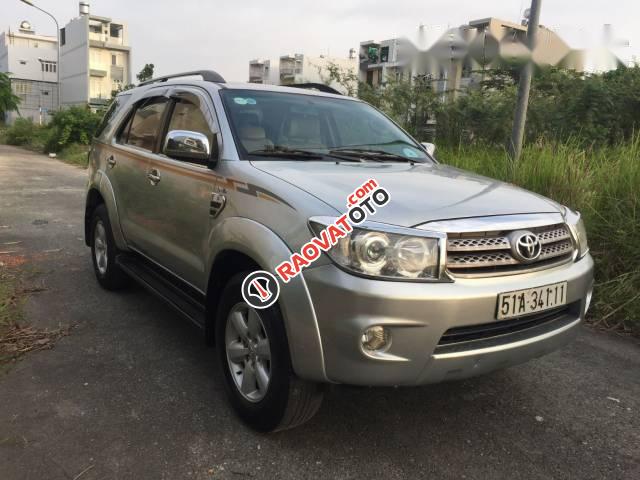 Cần bán lại xe Toyota Fortuner G, đời 2009 số sàn giá cạnh tranh-0