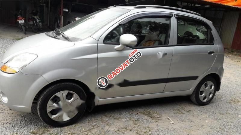 Bán Chevrolet Spark 2011, màu bạc chính chủ, giá tốt-2