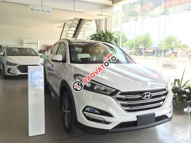 Bán Hyundai Tucson 2.0AT đời 2017, màu trắng-0