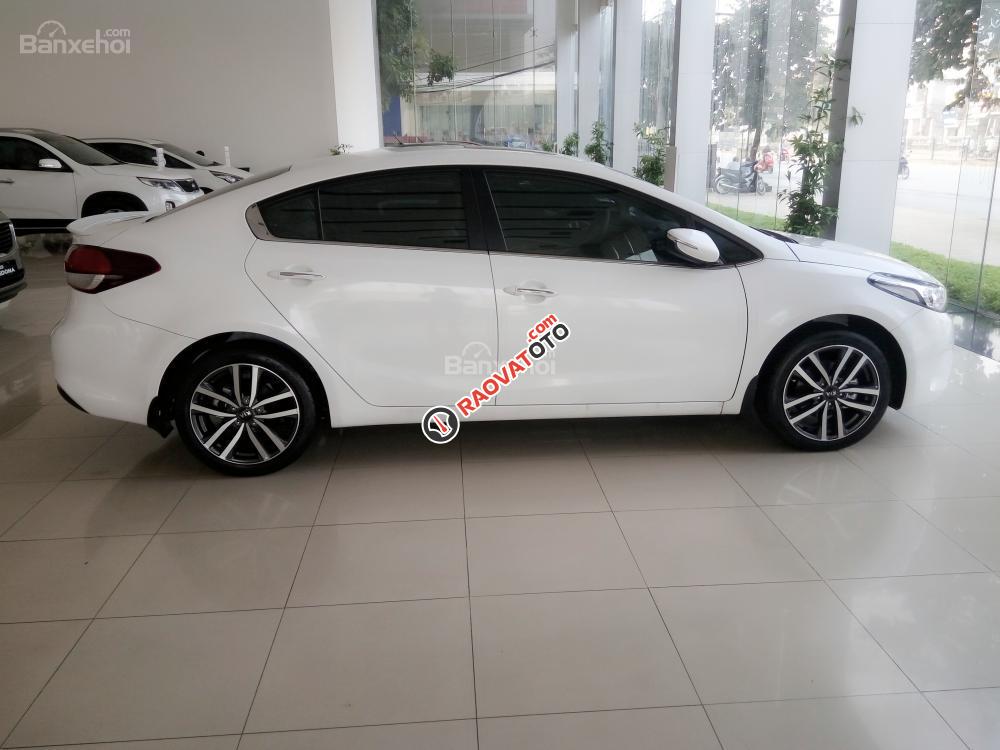 Bán xe Kia Cerato 1.6L đời 2017, hỗ trợ trả góp 90%, vay thuế trước bạ, xe giao ngay, LH: 0985793968-2