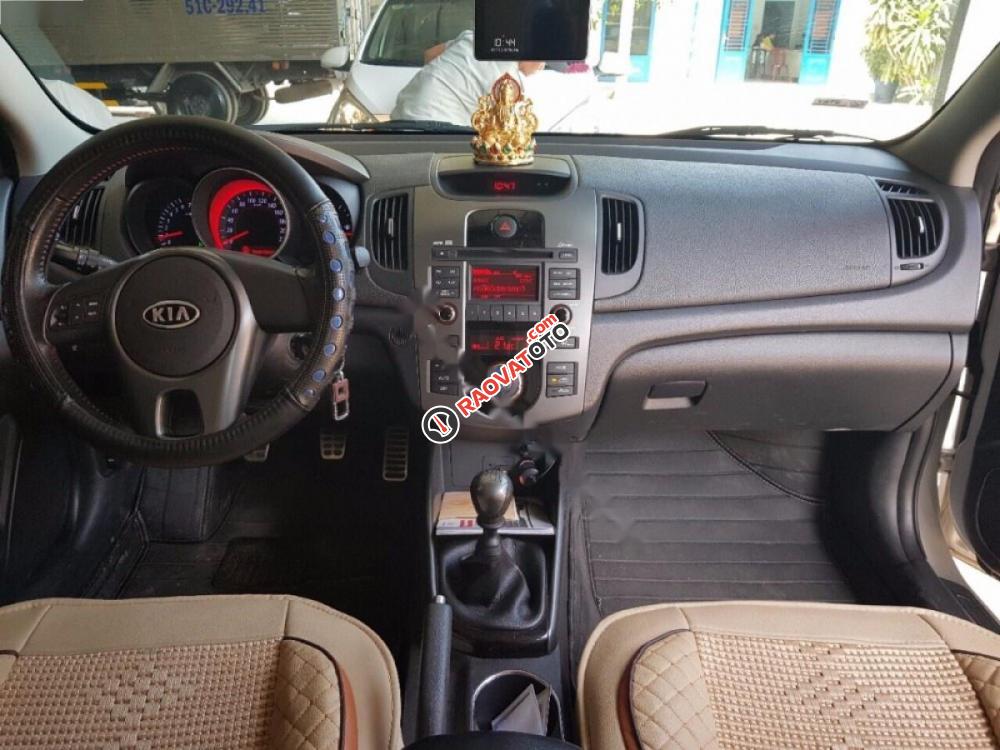 Bán Kia Forte 1.6MT đời 2012, màu bạc xe gia đình-7