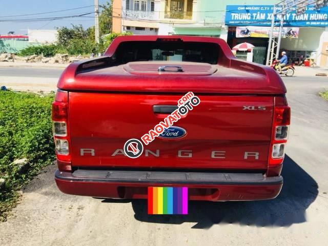 Cần bán Ford Ranger XLS AT đời 2015, màu đỏ xe gia đình-2