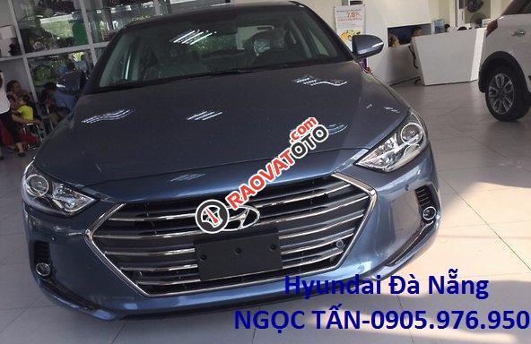 Cần bán xe Hyundai Elantra đời 2018, màu xanh lam, số sàn, liên hệ để nhận được CTKM mới nhất: 0905.976.950-4